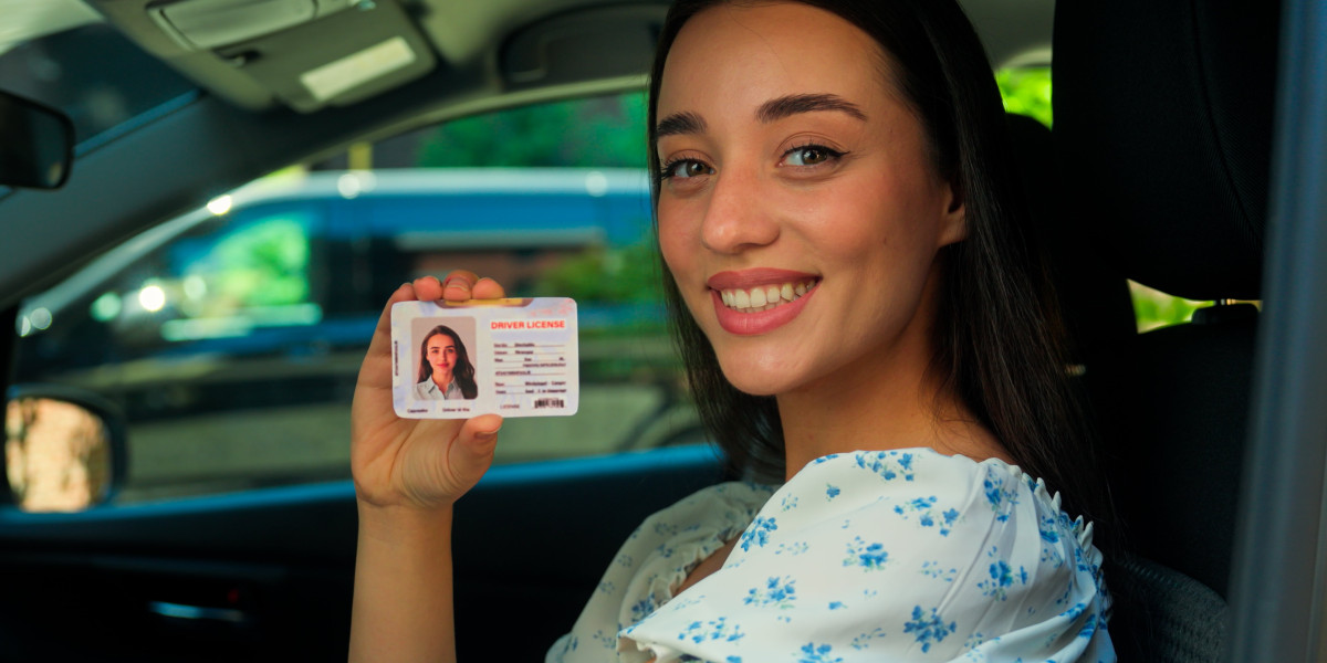 How Much Do License Online Experts Make?